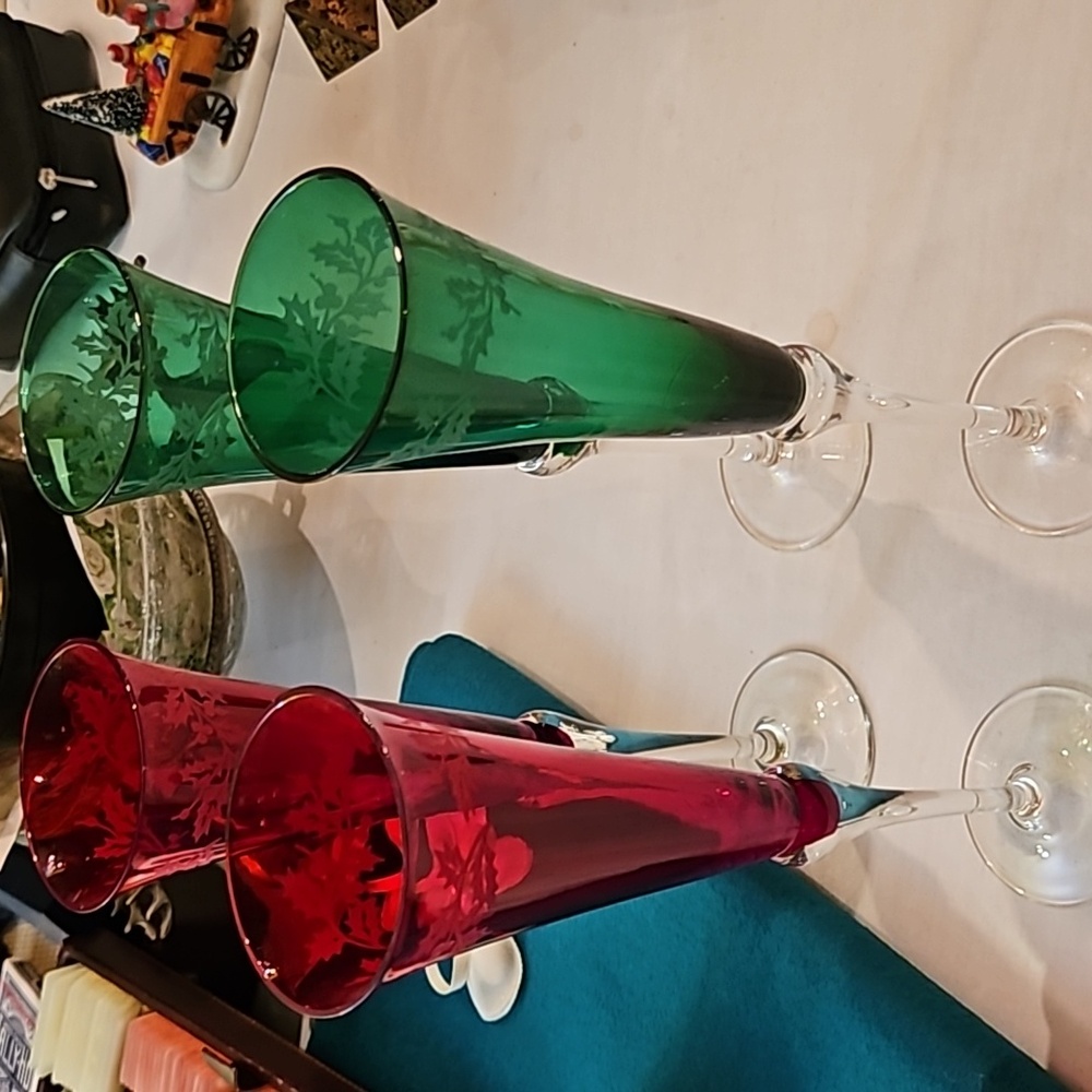 Lenox Holiday Champaigne 4 glasses (2 red, 2 green)